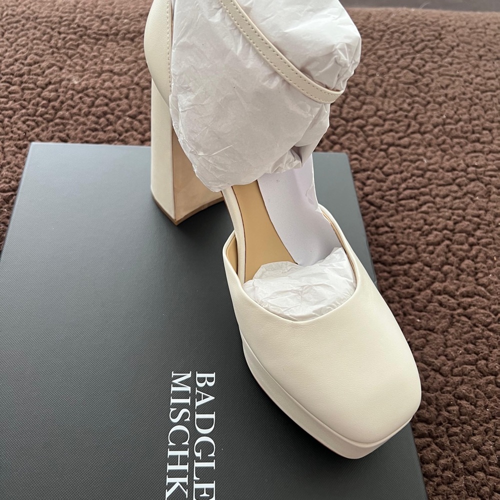 Badgley Mischka Cream Platform Heels